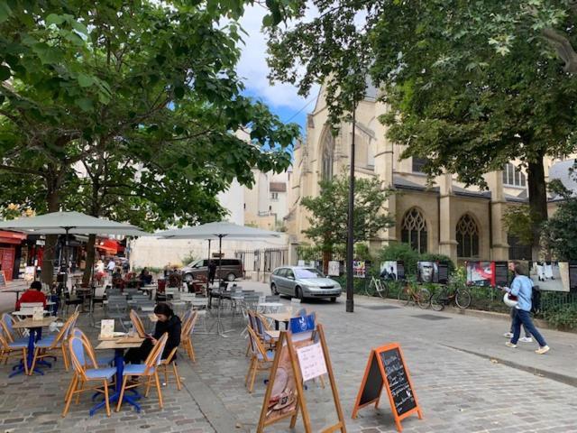 Charming Latin Quarter Courtyard Duplex For Four Apartment *